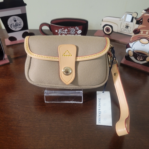 NWT Dooney & Bourke Canvas & Leather Wristlet - Picture 1 of 6